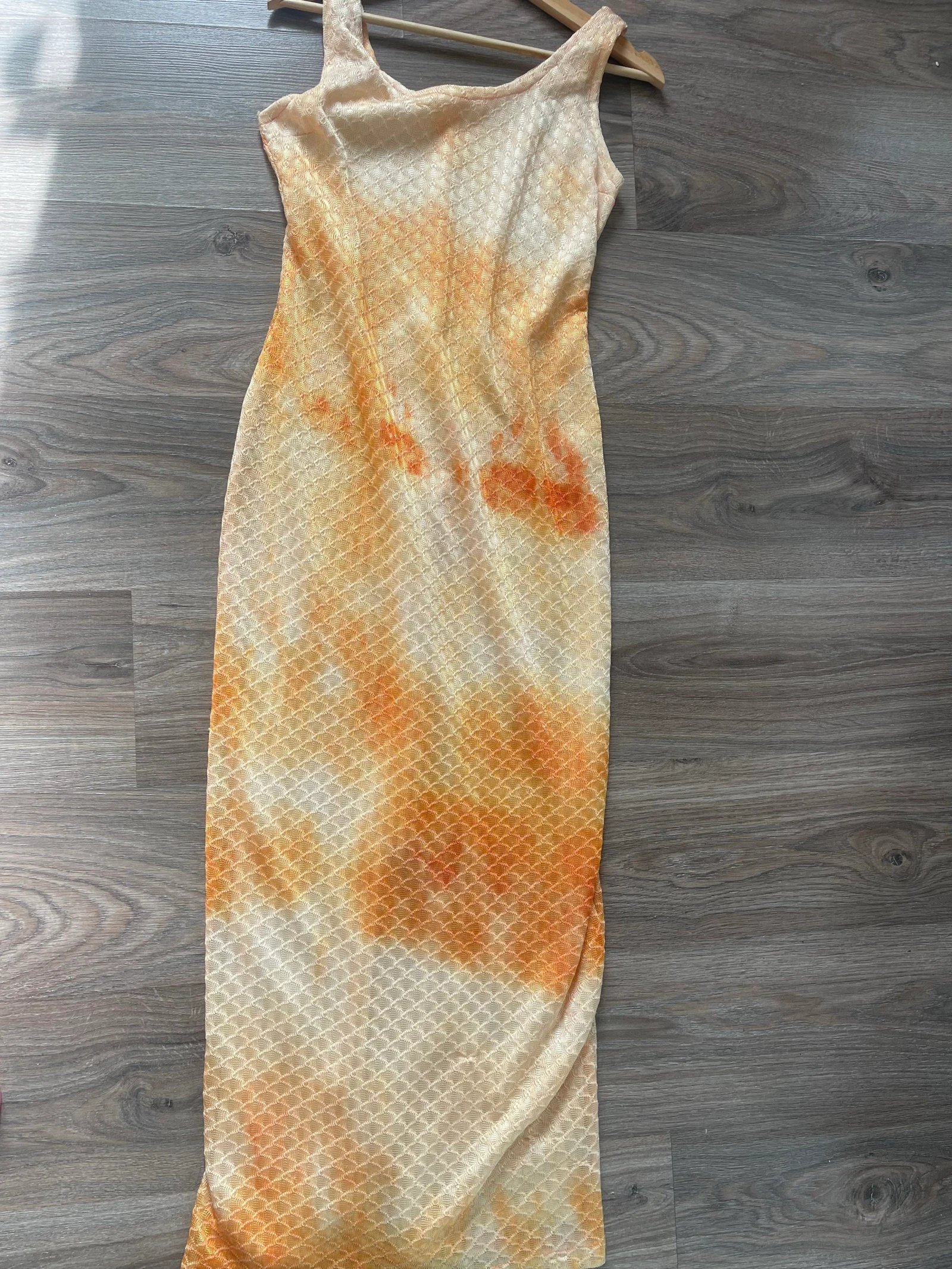 Vestido entubado efecto escamas – photo 3